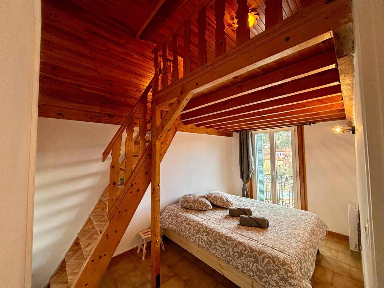 Lumineux 3p Au Dernier Etage Sospel